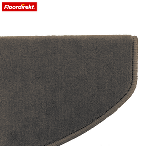 Velours-Stufenmatte | Wien | Halbrunde, rutschfeste Treppenmatte aus robustem Polypropylen | Treppenschutz, schalldämmend & antistatisch | Erhältlich in 4 modernen Farben